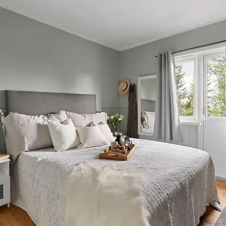 Stort Hus Med Mye Plass I Sentralt I